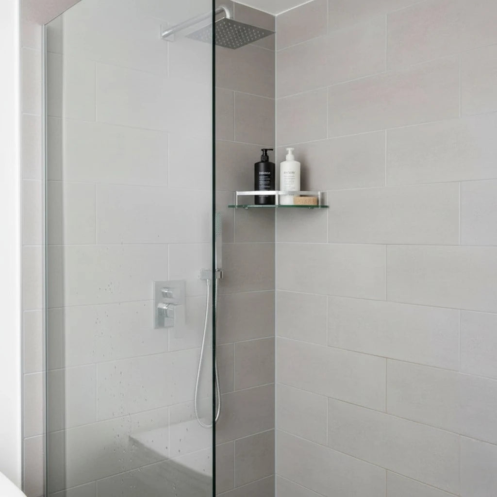 Étagère Murale D'angle De Salle De Bain En Verre Trempé À Rebords Métalliques À Fixations Invisibles