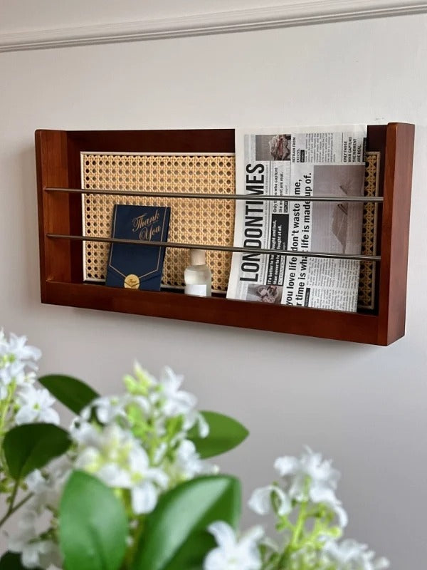 Étagère Murale Vintage En Bois Naturel Foncé Et En Rotin À Rebords Métalliques