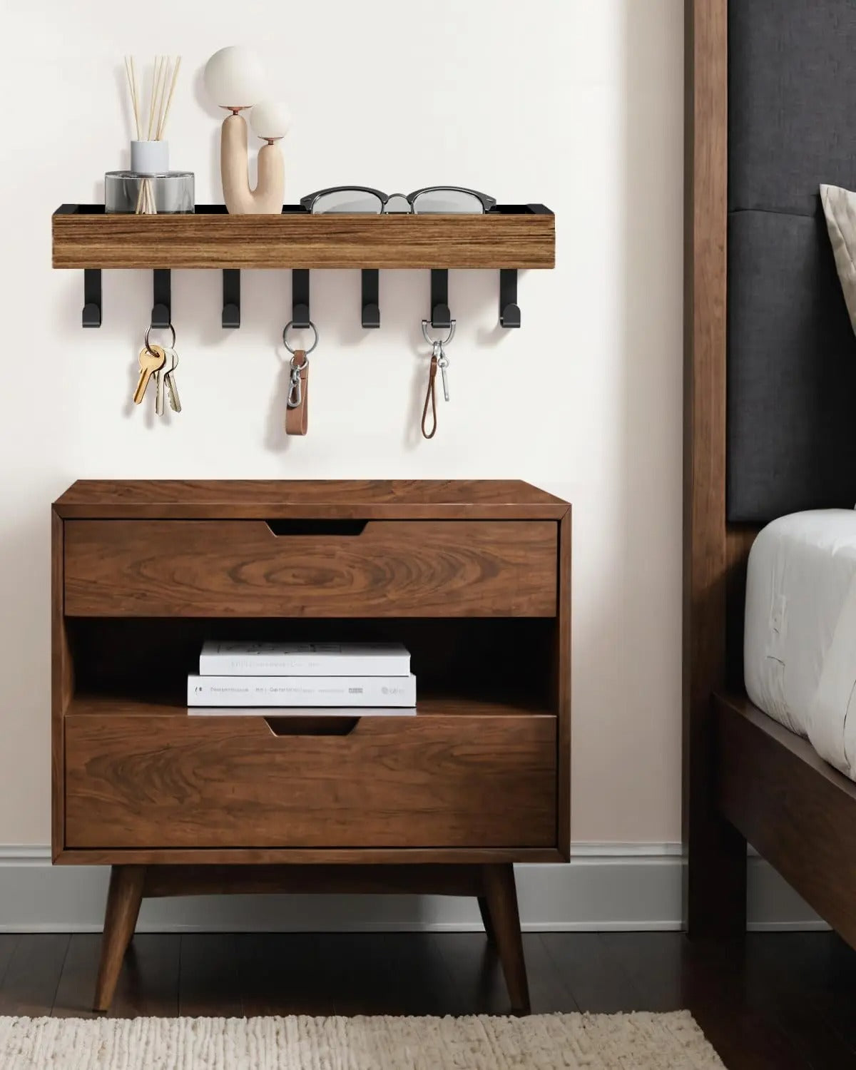 Étagère Murale En Bois Naturel À Rebords et Crochets Métalliques À Fixations Invisibles