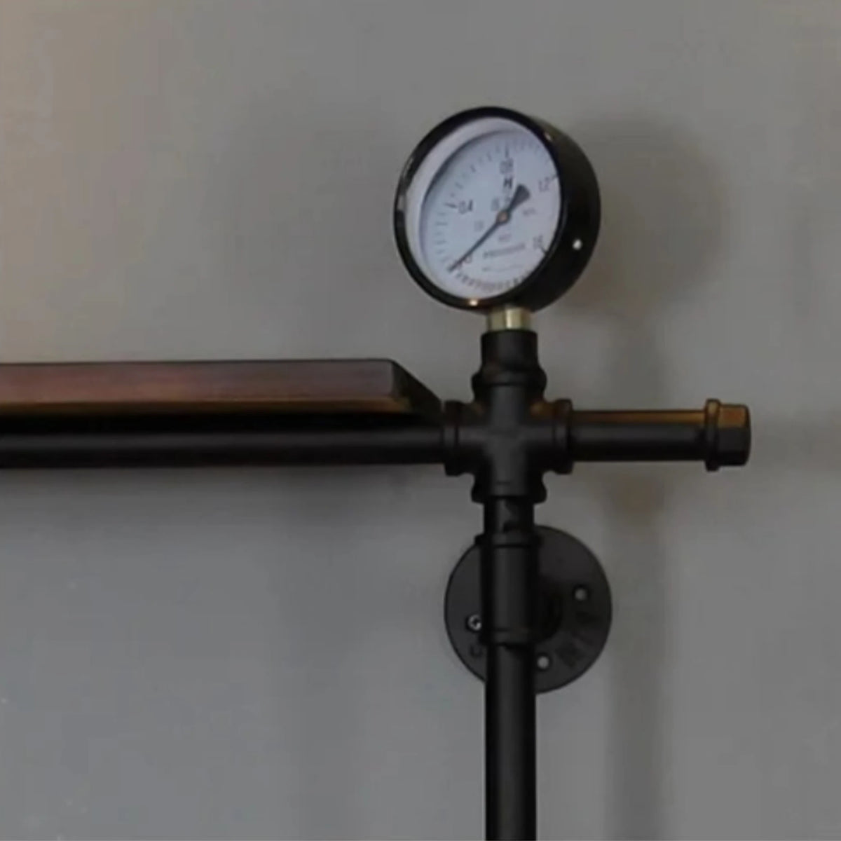 Grande Étagère Murale Métallique Noire Industrielle En Fer Forgé