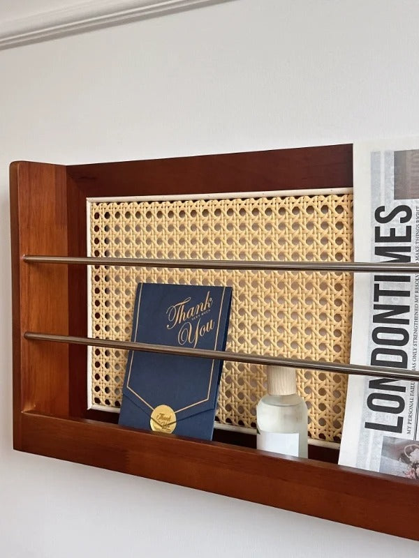 Étagère Murale Vintage En Bois Naturel Foncé Et En Rotin À Rebords Métalliques